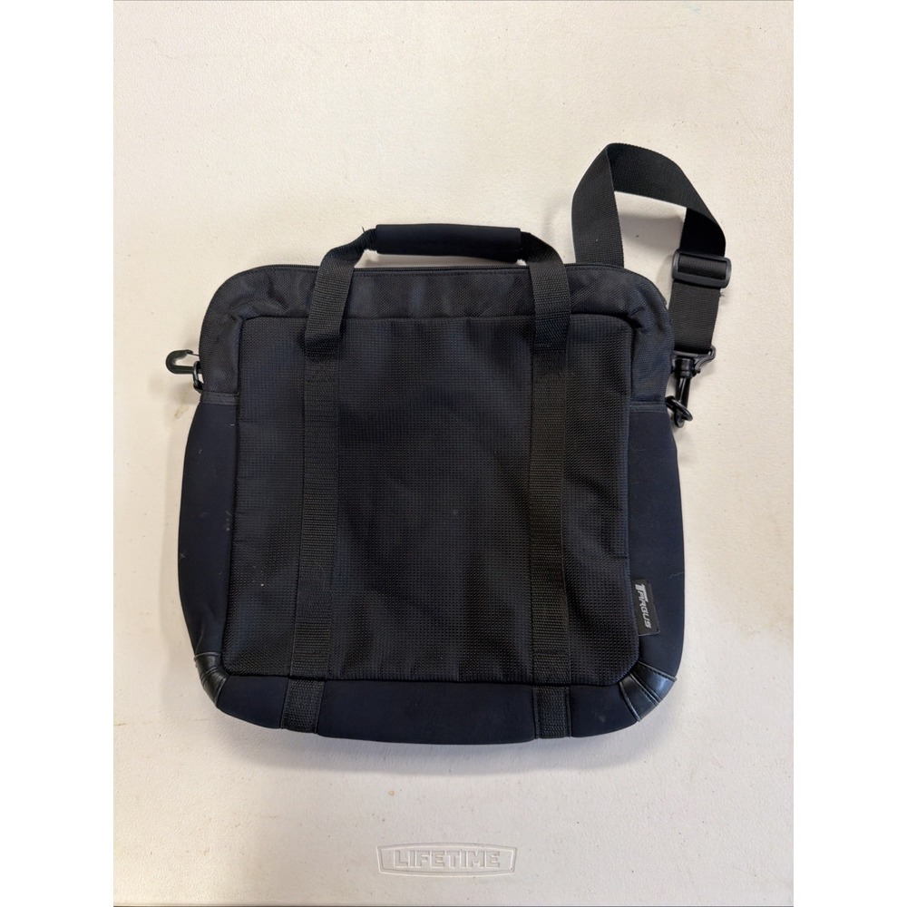 Targus Black Urban Slip Bag for Notebook PCs up to 15" Model #CUL700